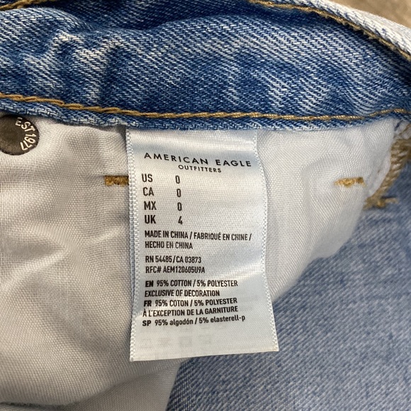 A.E. Mom Jean Shorts - Picture 5 of 5